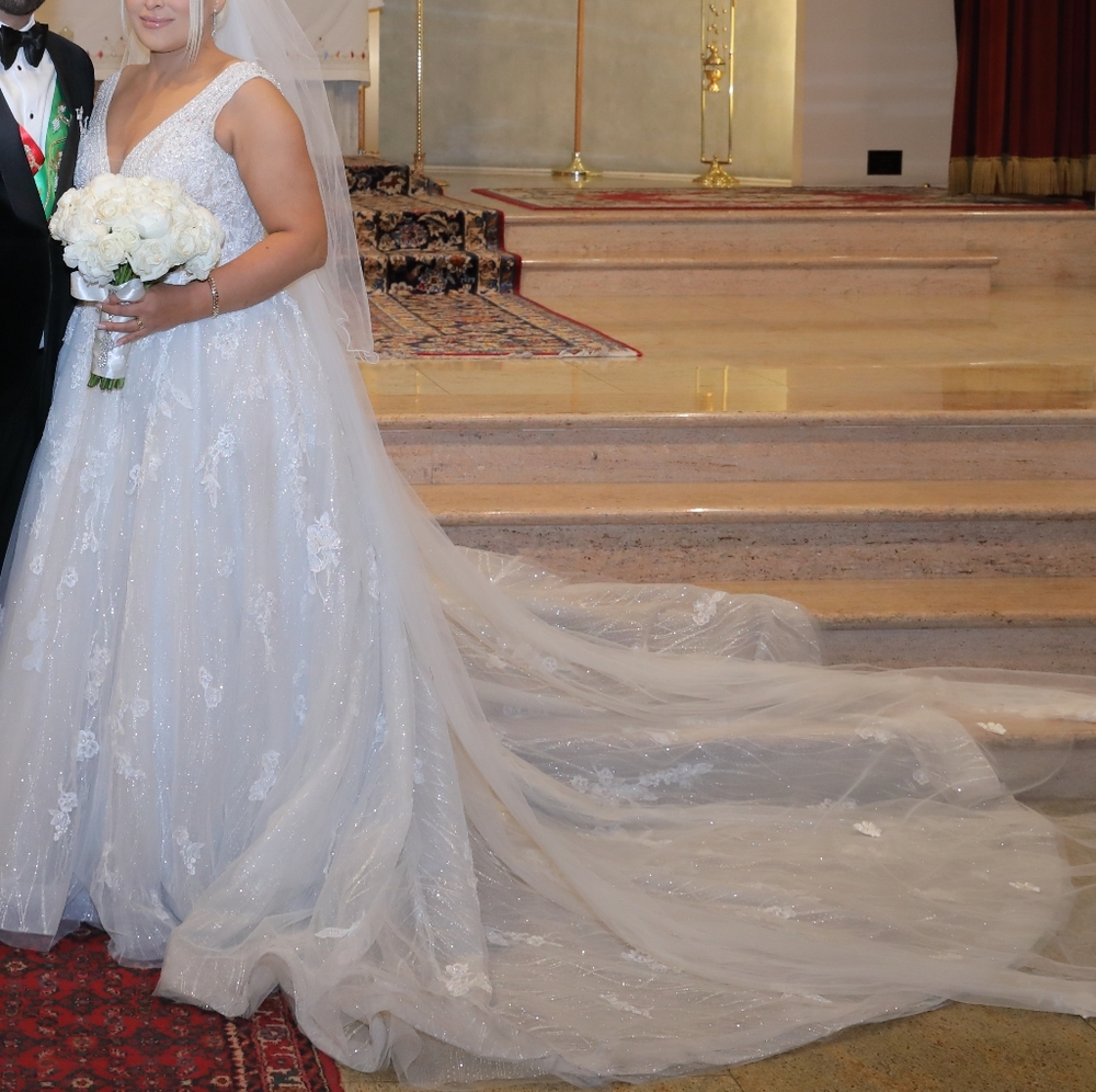 Bride  2022 dress - Picture 3 of 6